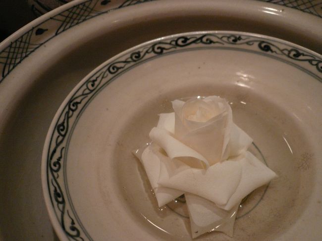 オリエンタルな器＋白いお花