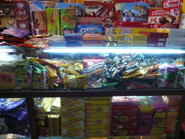 免税店？<br /><br />小さな空港なので出国後、やることもありません。<br />時間はたくさんありますが。<br />