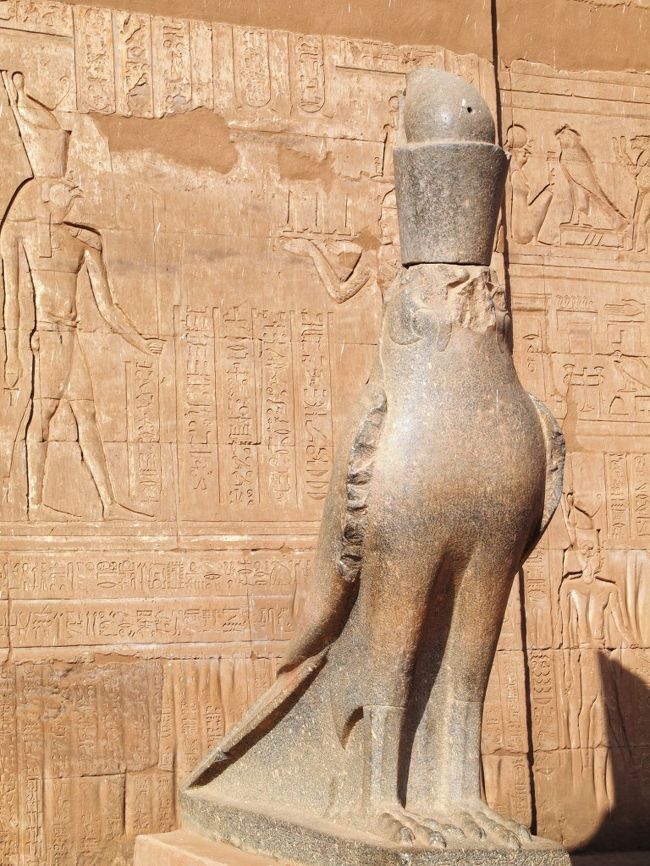 ホルス神って何？<br />と思った方。<br /><br />←こちらがホルス神でございます。