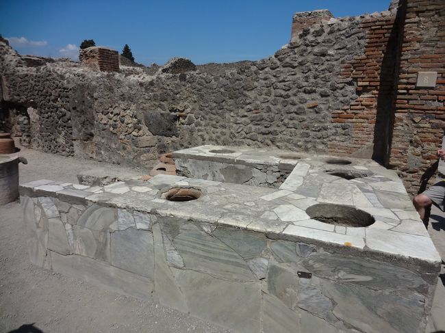 調理場。<br />ポンペイの町が栄えていた頃は、海岸線が今よりも町に近かった為、魚介類を調理していたのかもしれません。