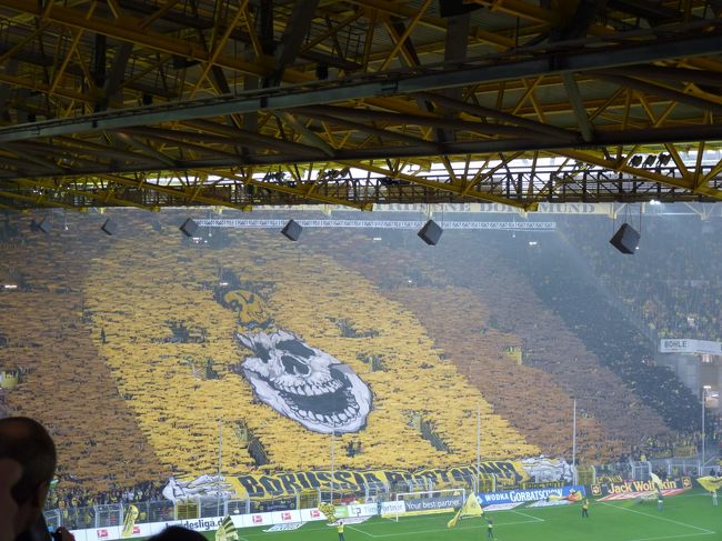 Borussia Dortmund ftblESSENTIALS Scarf | PUMA