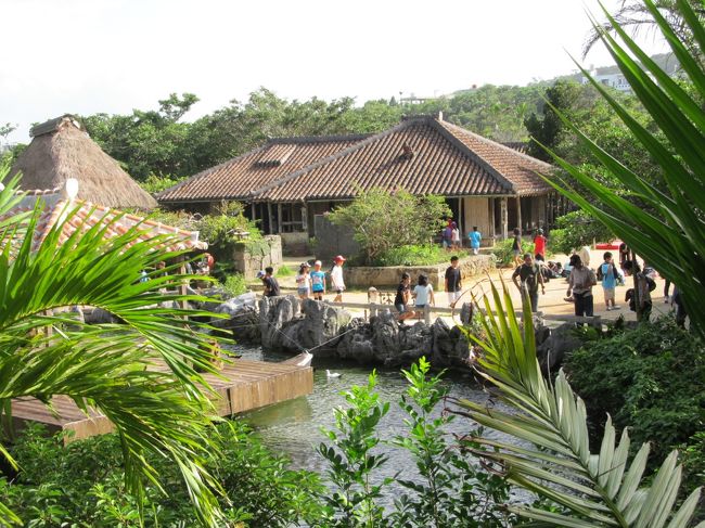 それはそうと<br />中央広場でショーが始まるの！<br />見に行くの！！