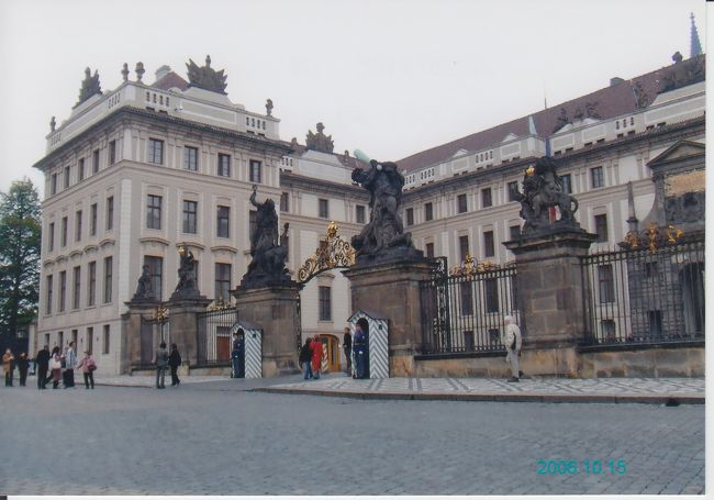 プラハ城の前にある、フラチャニ広場。