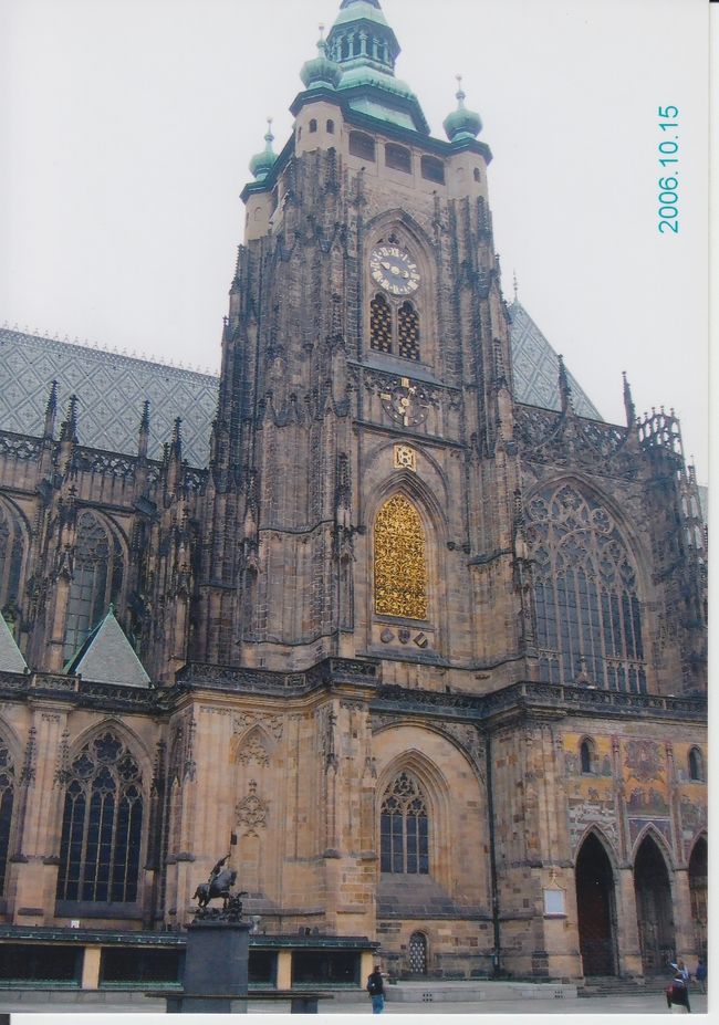 午前中に訪れたところ、中ではミサが行われていて、入ることができず。<br />近くで時間をつぶし、ミサ後に入ることとしました。