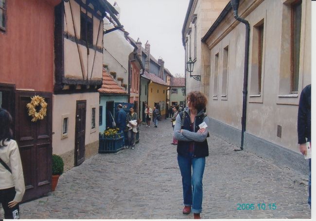 黄金の小路には、カフカの家なるものもあり、文学少女ではない私ですらそそられます。