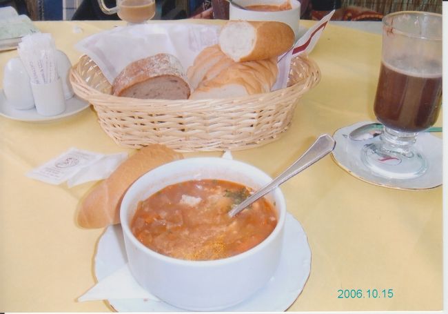 ランチはやっぱり、スープ。<br />寒くて冷えた身体に、染み込みます。