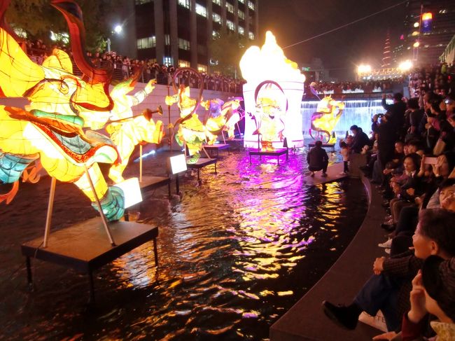 水面に映る明かりも綺麗です。