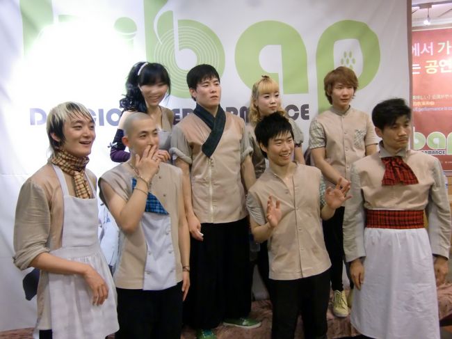 終演後の記念撮影。<br /><br />面白さは、私的には「Jump」>「bibap」>「NANTA」、<br />かな。