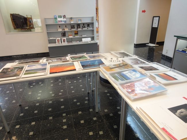 売店もあり、絵はがきやグッズを買うことができます。