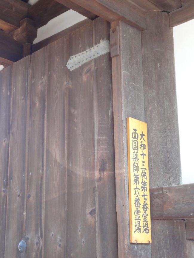 さて、この時点で午前１１時半でした。<br /><br />「ごはん食べに戻ろうか」<br /><br />そんな２人の目にとびこんできた看板！<br />「白豪寺まで１５分」<br /><br />行かないわけには、いかないでしょう♪<br /><br />