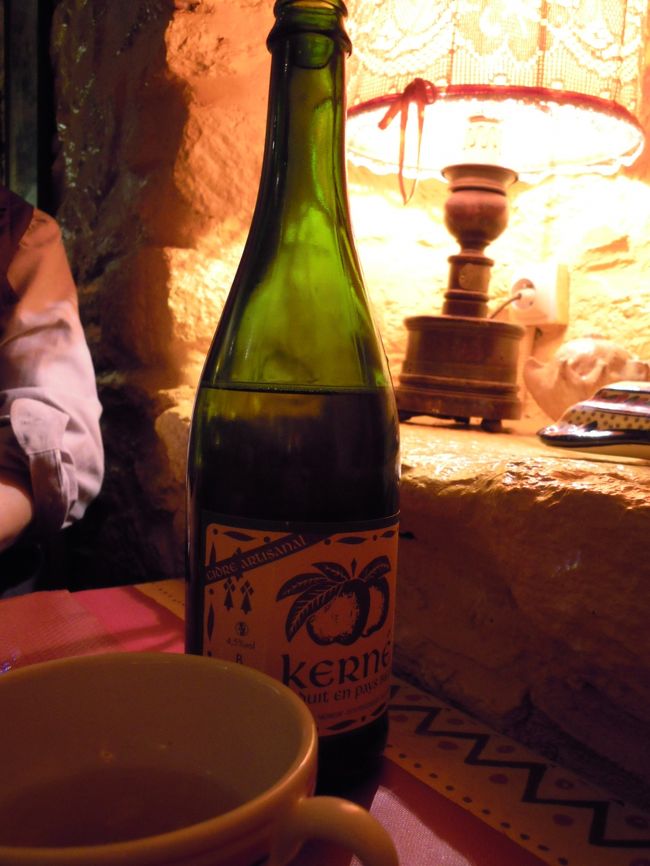 写真が赤くなって失敗なり〜<br /><br />シードルがボトルできました。<br /><br />