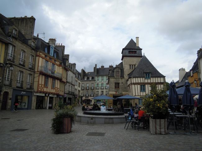 おっ、テール・オー・デュック広場に戻ってきた。<br />『公爵広場』って言うんだね、どんな謂れがあるんだろう。