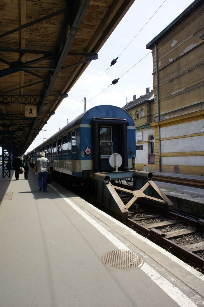 ブダペストは晴れていたのに、西へ進むにつれ雲行きが怪しくなり、ジュールに到着する頃には強い雨が降っていました。