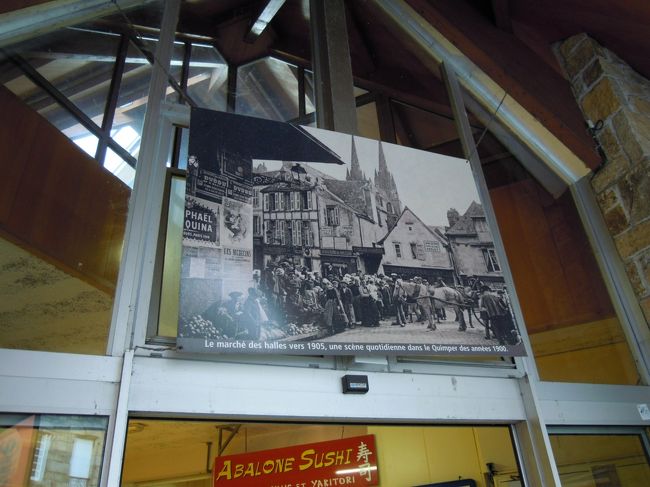 100年前のレ・アールの写真が飾ってありました。<br /><br />人々の服装以外は今とあまり変わっていない、羨ましいなー。