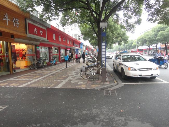 昼食後、松江区の中心部に壊れた眼鏡のレンズを交換に（康拓眼鏡）。老板（社長）が義母の知り合いで480元のレンズが330元に、お取り寄せ日時も早まりました。