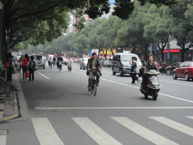 松江区中心付近の様子。松江区は上海市の南西部にあって中心から地下鉄で１時間くらいの所にあります。