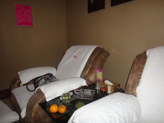 足マッサージを受けました。お昼・会員で６０分４８元。結局この旅行中３回ここに来ました。