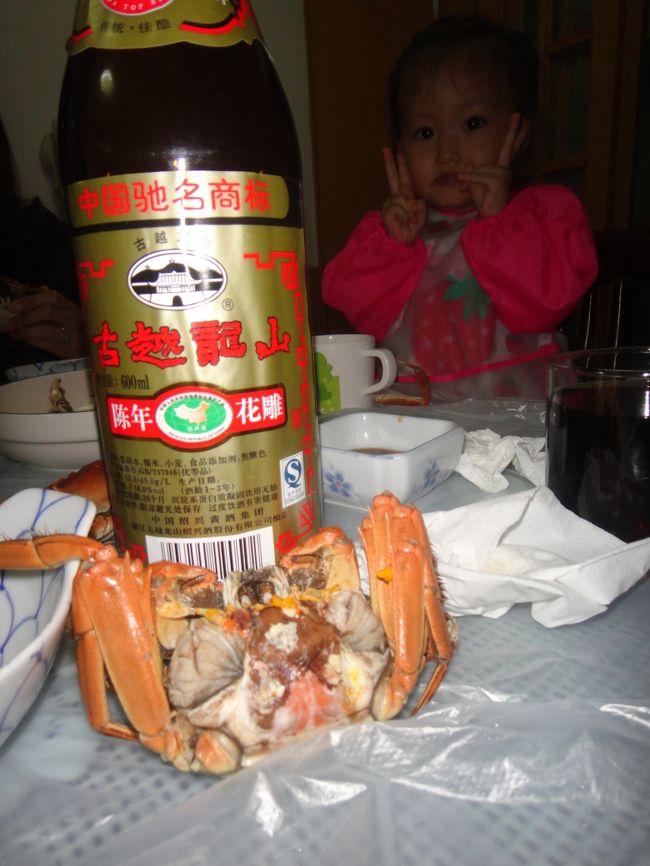 紹興酒も進みます♪卵のあるメスが好きですが、この時期は濃厚なミソが多いオスもおいしいそうです。