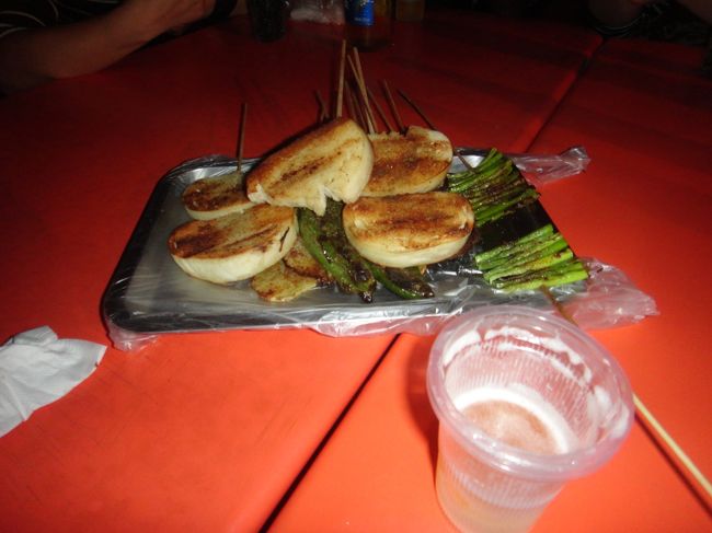 饅頭とニンニクの芽の串です、ウマー