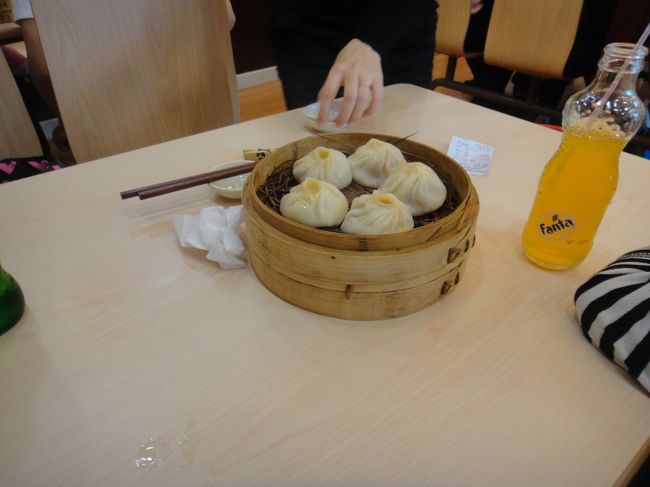 お粥美味しくないのになぜ流行っているか・・・それはこの蟹粉小龍包が美味しいから！