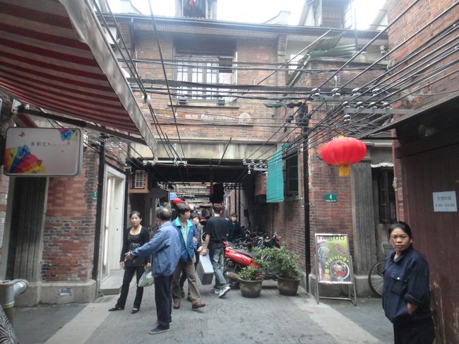 古き上海・・・って感じだけど物価が外国人向けで売っているものに手が出ません。