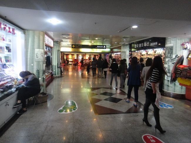 中。嫁がピアス等の小物類を安い安いと買っていました。