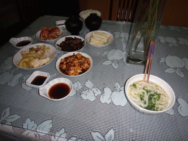 お昼はお家で最後の上海蟹・・・義母のお金持ちの友達に750円の和菓子をあげたら陽澄湖産の蟹をくれたのです★現代版わらしべ長者・・・味は最高でした。