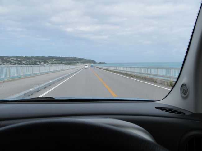 次は古宇利島なの。<br />キューブで突っ走るの！！