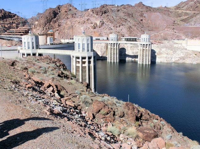 　途中　フーバーダムに立寄る。