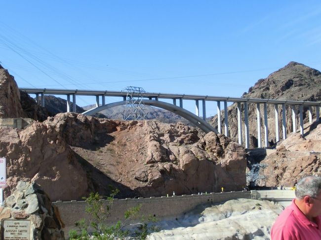 　この立派な橋は　大林組（東京スカイツリーも）が作ったと聞き　日本人としてやや誇りに感じられた。