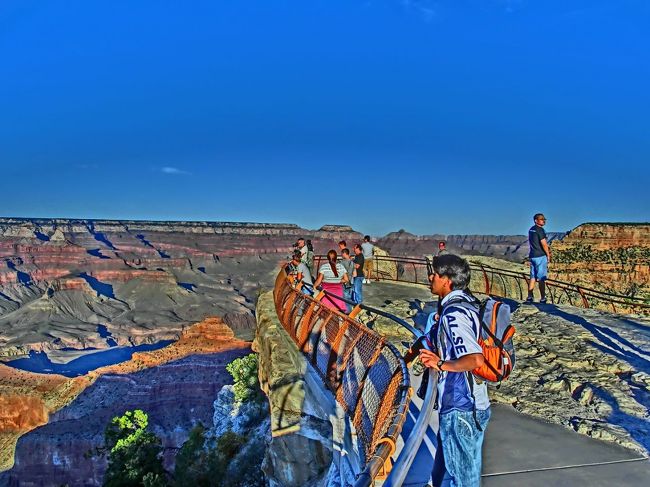 　HDRアートだと　岩肌がくっきりと再現<br />　不思議だが　実際に自分の見た光景（印象）が　普通にとった写真より　再現されている
