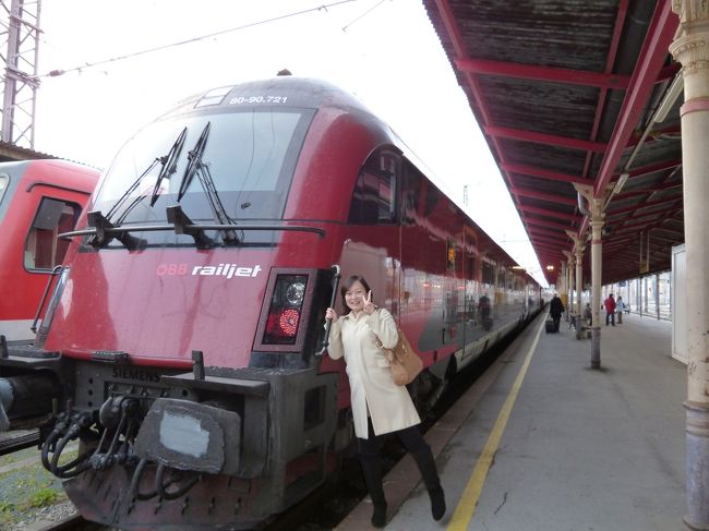 11月2日<br />電車ユーロシティでインスブルッグに出発!!<br />チケットは事前に日本で購入。<br />ユーロシティーオーストリアパス3日券は2等席12.100円でした。