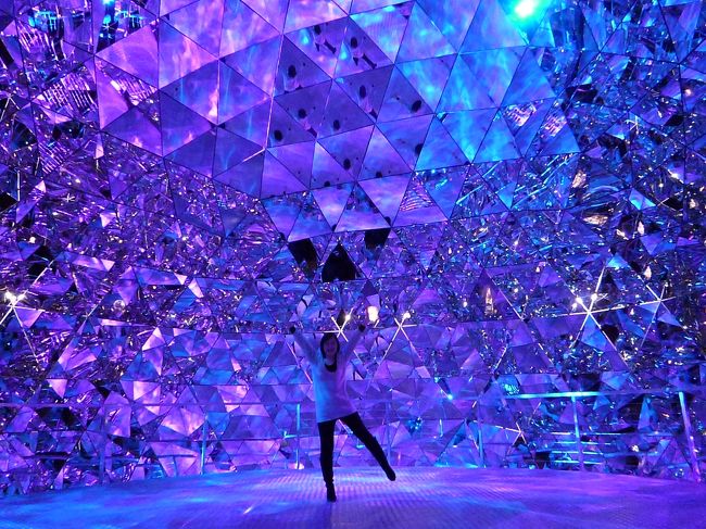 11月2日<br />スワロフスキー・クリスタルワールド<br /><br />色が変わる幻想的なドームです。