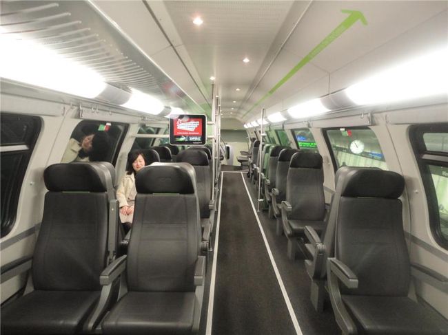 11月5日<br />CAT（シティ・エアポート・トレイン）<br />とてもキレイで快適な車両。<br />ウィーンミッテ駅から空港まで16分です。<br /><br />思いっきり満喫した4泊のオーストリア旅行。<br />少しの英語ができれば、個人旅行でもなんとかなりました!!