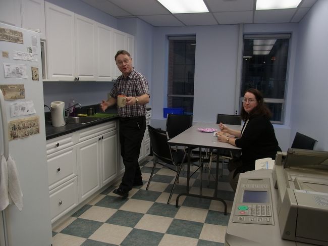 休憩する場所。教師のフランクはとても楽しいキャラクターで私達をリラックスさせてくれる。感謝。奥の女性は私の午前中の教師。毎日楽しく色んな話をした。感謝。