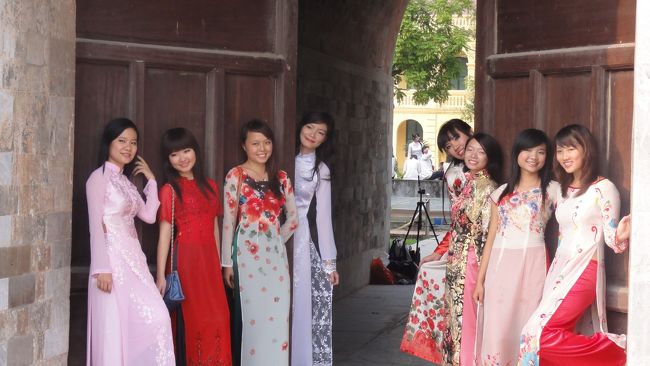 何かの　「撮影会」　してました。<br /><br />※　ベトナム人でない人も混じってるぽい