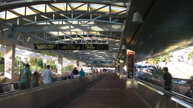 この歩道橋を渡ると