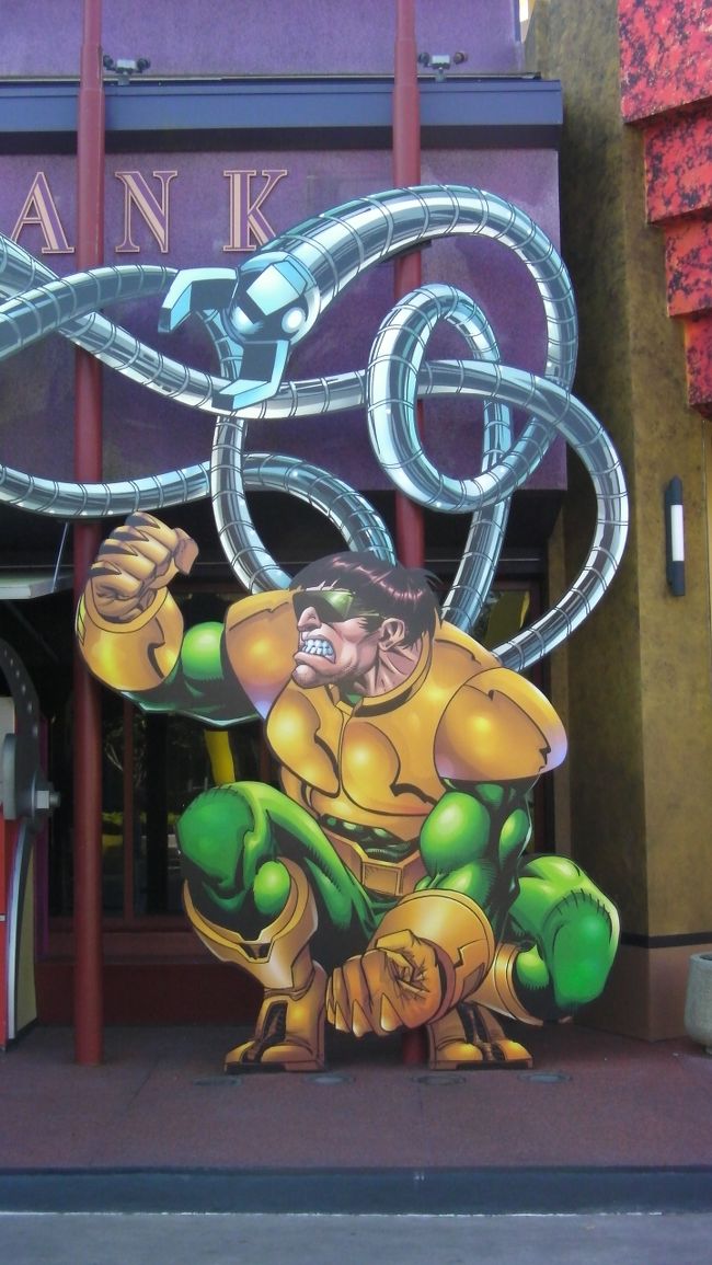 スパイダーマンの隣にはこいつも。