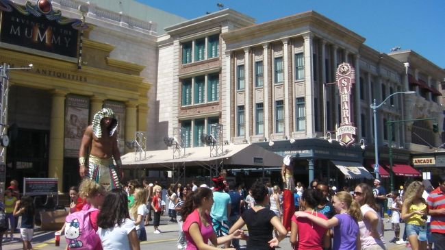 人がいっぱいのエリアが。