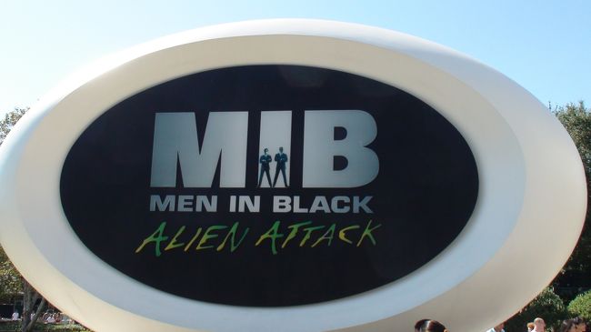 ＭＩＢのアトラクション。トイストーリ・マニアとな同じようなアトラクションです。ただ的がエイリアンになっています。