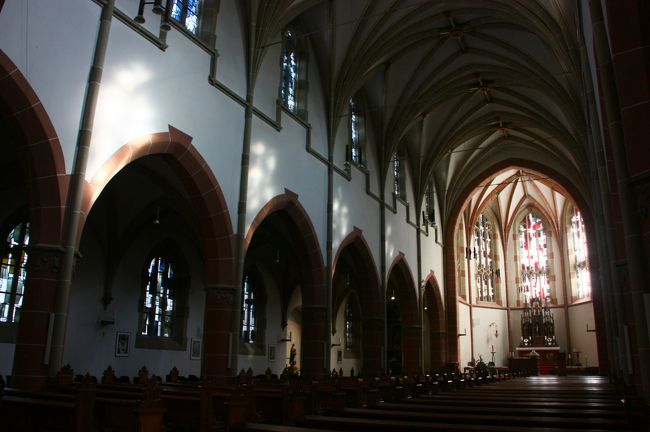 Sankt Mariä Empfängnis<br /><br />静かで落ち着いた雰囲気の聖堂でした。