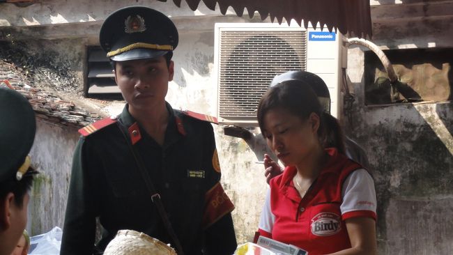 「緑色の制服」　は　「経済警察、公安」　等です。