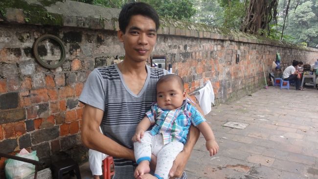 ベトナムの人は、快く写真を撮らせてくれます。<br /><br />「年配のおばあちゃん」　に、１度、怒られたぐらいです。