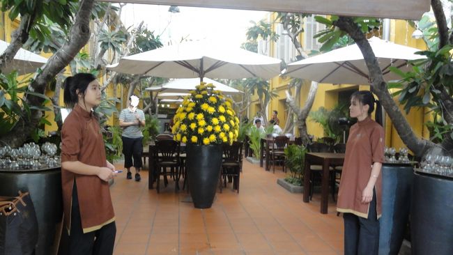 「ブラザーズ・カフェ」　に移動して<br /><br />「デザート」　の　「チェー（ベトナムぜんざい）」　を頂きます。<br />