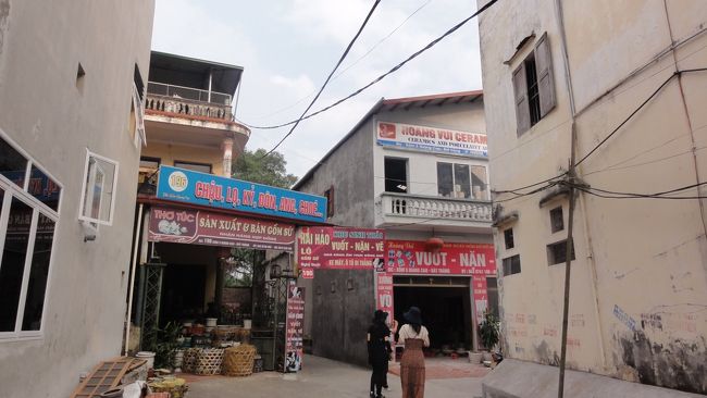 陶器の　「工場」　見学です。