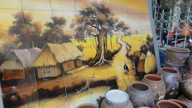 大きな　陶器でできた絵です。