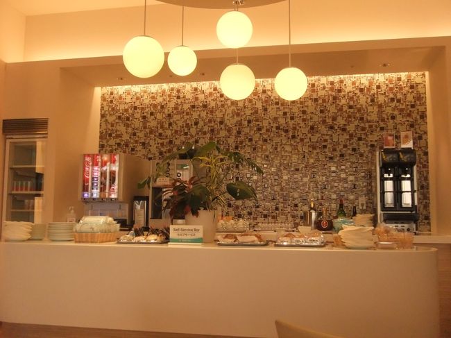 沖縄そばを堪能してお土産物のお店をブラブラしてたらそろそろ搭乗時間！<br /><br />沖縄13：25発で成田へ。<br />この便はほとんどが欧米人だった！（てかアメリカン？！）<br />日本発着の便とは到底思えない人数でした。<br /><br /><br />成田に着いたら出国してKEラウンジへ。