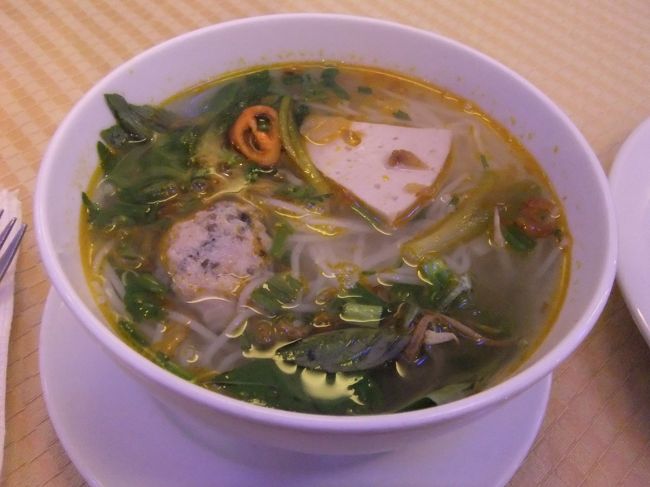 ２日目。<br />朝食つきだったので、ホテルでブンを。<br /><br />