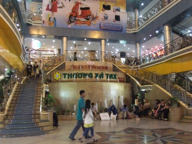 暑くてとりあえず避難したい、トイレに行きたい、そんな時の強い味方のタックスデパート！<br />今回もお世話になりました。<br /><br />でも、TIMのお店がなくなってて残念でした★