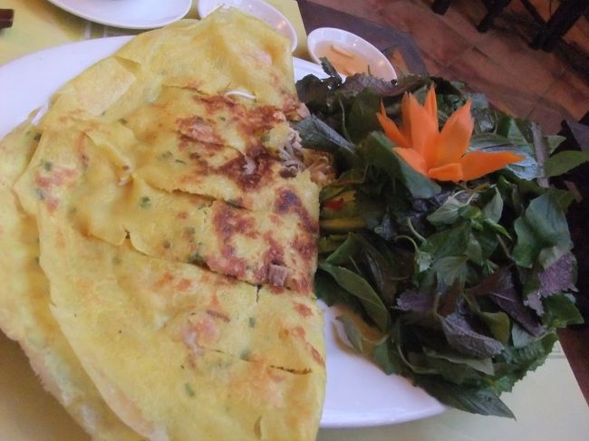 友達は初ベトなので、バインセオも。<br />